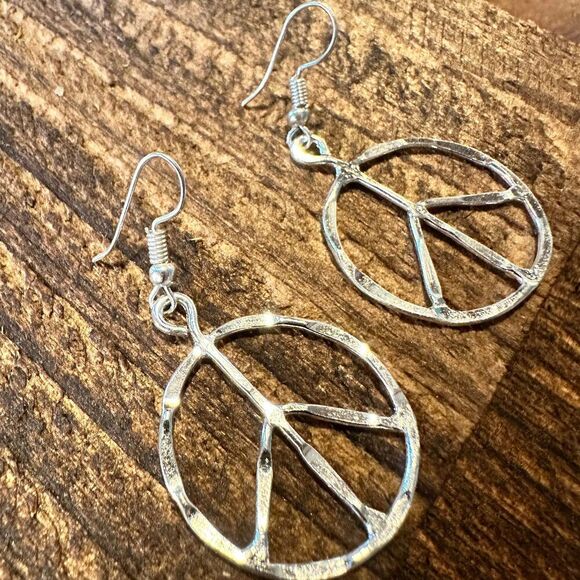 Handmade Artesian Hippie‎ Silver Plated Peace Sign Drop Wire Earrings, Gift Box - Picture 5 of 6